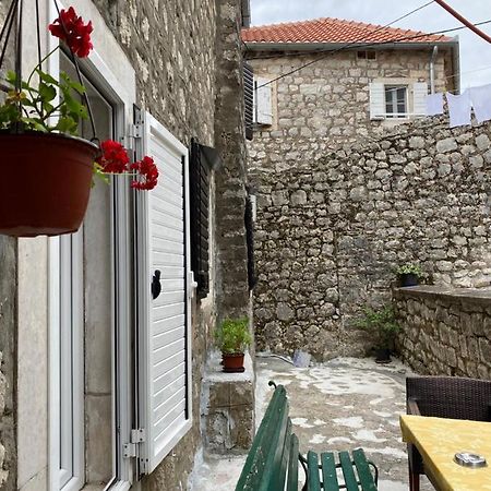 Apartment Njegos Perast Eksteriør billede